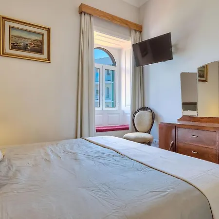 Century House With Private Pool By Madeira *