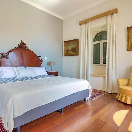 Century House With Private Pool By Madeira *