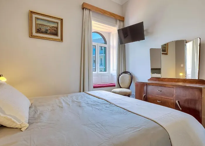 Century House With Private Pool By Madeira *