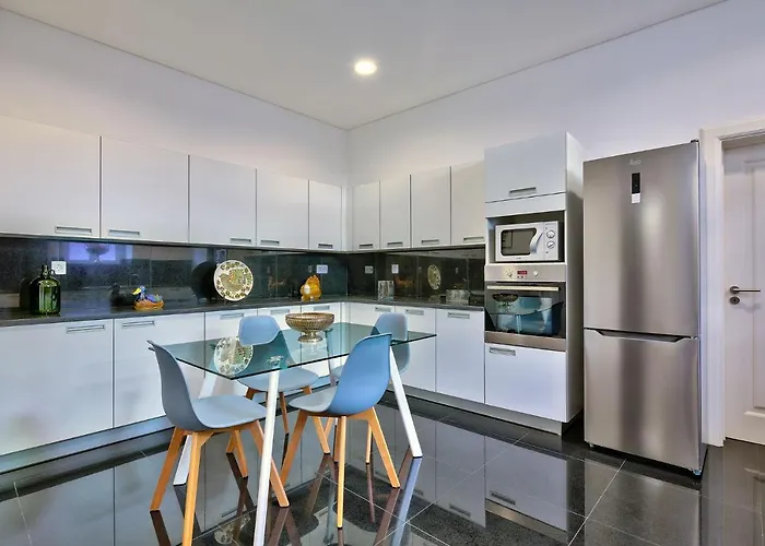 Century House With Private Pool By Madeira